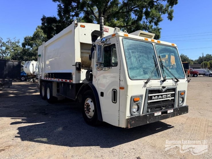 2015-mack-leu613-image-1