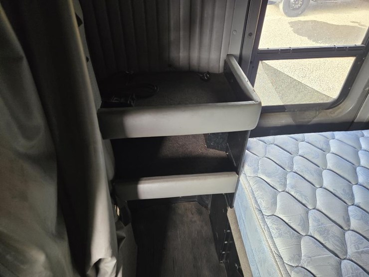 2013-kenworth-t660-image-46