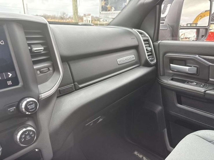 2024-ram-2500-big-horn-image-26