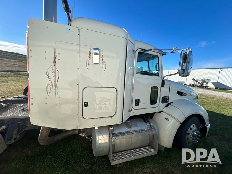 2010-peterbilt-386-image-11
