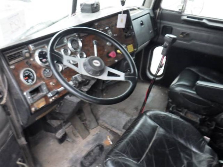 1994-peterbilt-378-image-17
