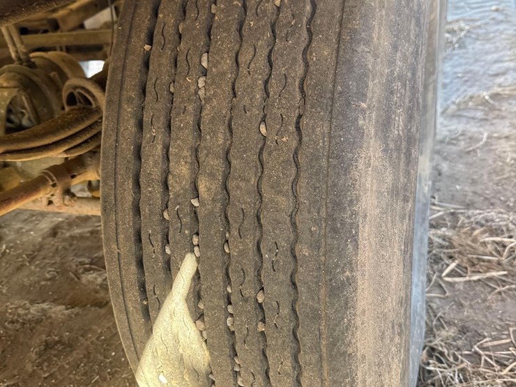 2008-meyers-boss-9136t-silage-trailer-image-15