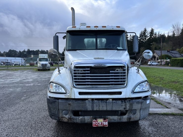 freightliner-s/a-truck-tractor-image-8