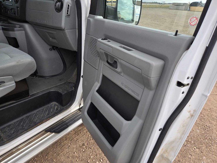 2012-ford-e350-image-15