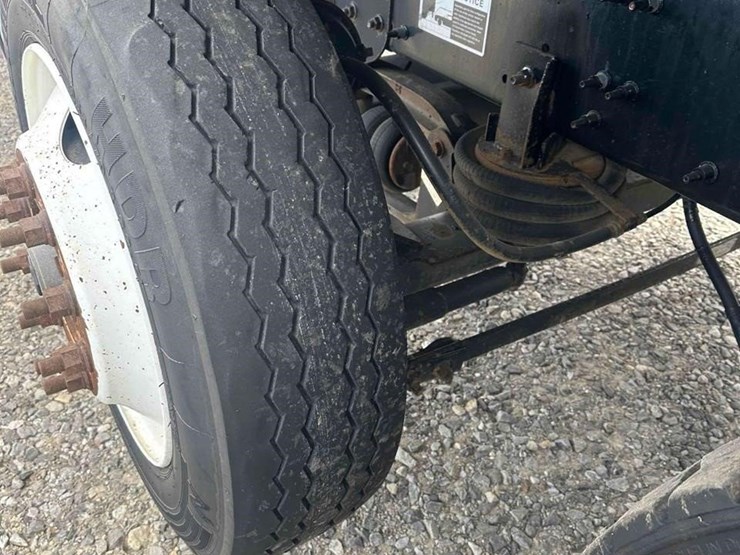 2017-mack-granite-gu713-image-15