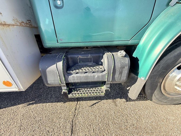 international-4700-image-36