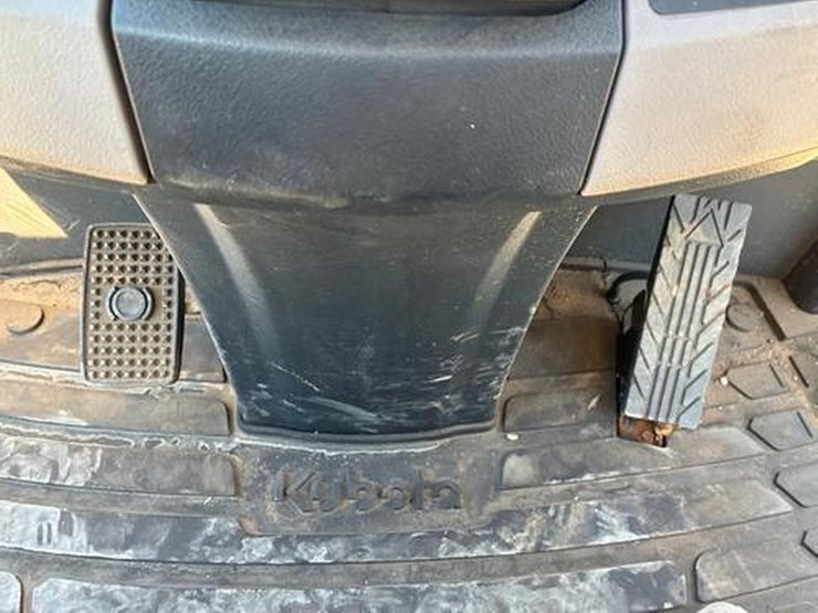 2022-kubota-r640-image-33