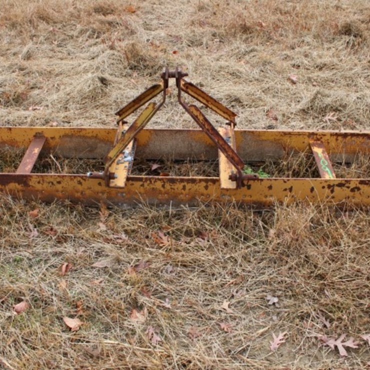 8' SCRAPE WITH ROUND RAKE ON 3 PT HITCH