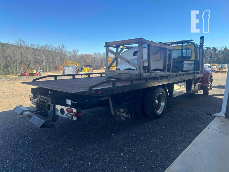 2008-peterbilt-335-image-3