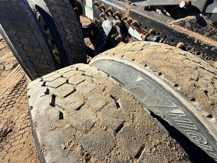 2007-freightliner-columbia-120-image-30