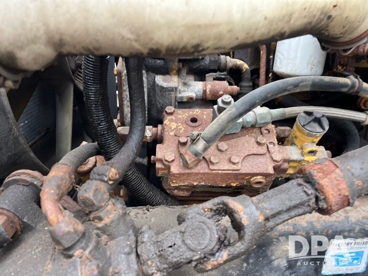 2001-peterbilt-330-image-67