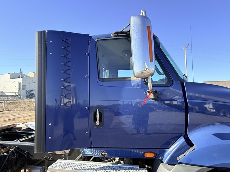 2017-international-prostar-image-11