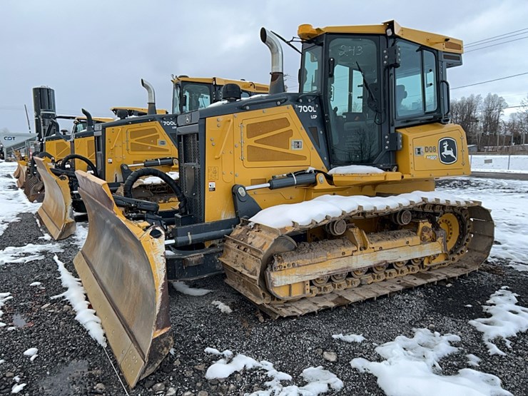 2023-deere-700l-image-1