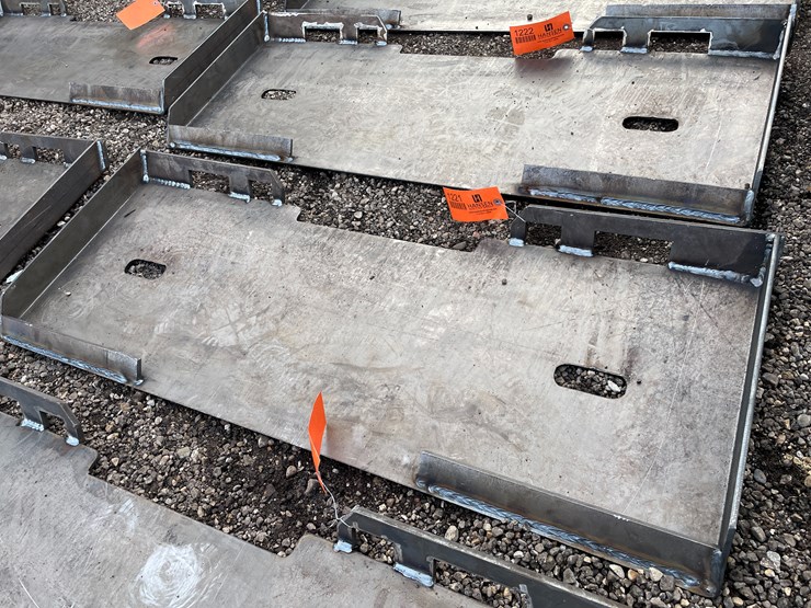 #1221-•-skidsteer-adapter-plates-image-1