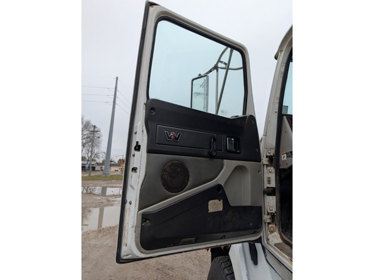 western-star-4700sb-image-22