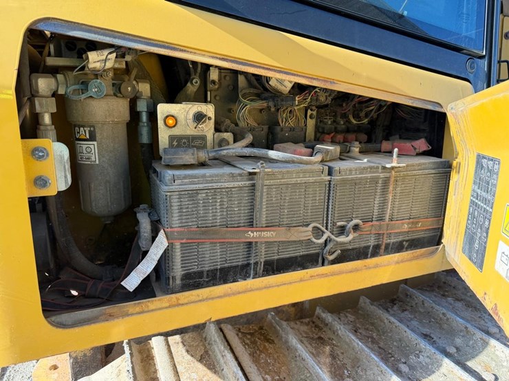 2019-caterpillar-d5k2-image-19