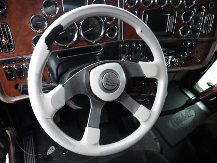 peterbilt-389-image-21