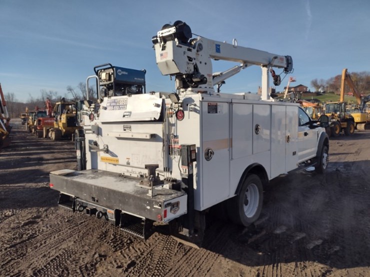 20-ford-f550-image-40