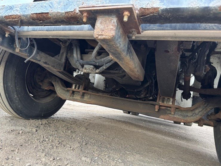 peterbilt-330-image-41