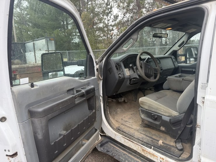 2012-ford-f550-image-30