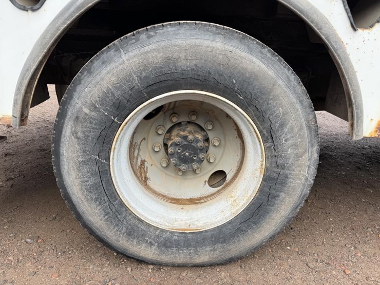 2001-international-4900-image-86