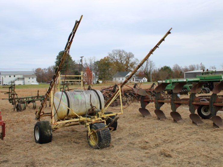 3-wheel-sprayer-with-34'-boom-1-7/8-ball-hitch-200-gal-poly-tank-has-some-r-image-2