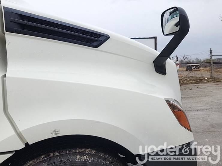 2019-freightliner-cascadia-126-image-43