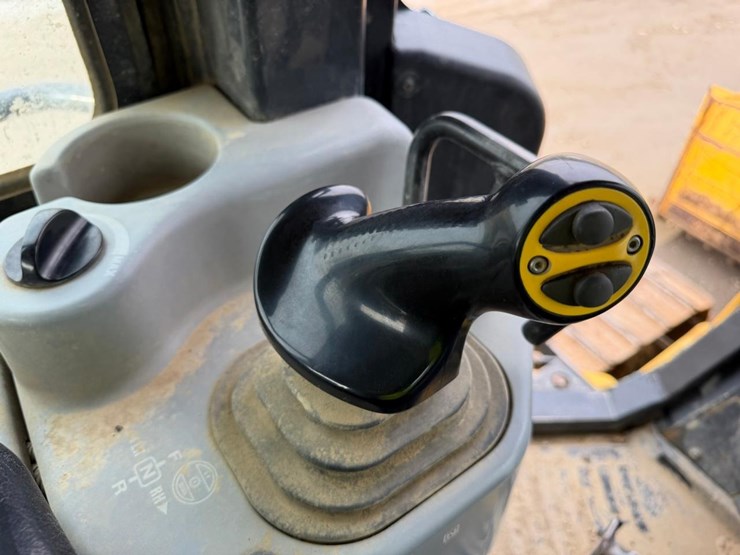 2015-komatsu-d51ex-22-image-32