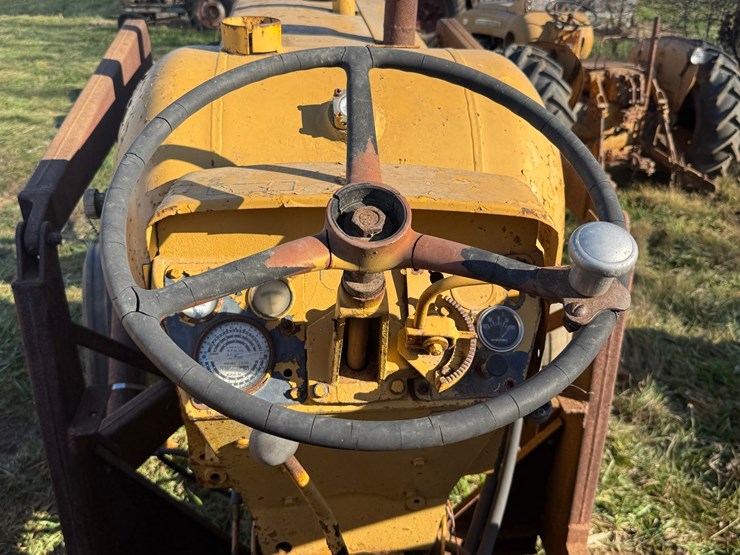 minneapolis-moline-m670-image-26