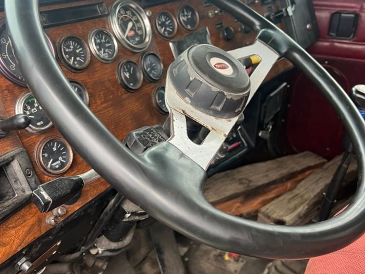 1989-peterbilt-378-image-33