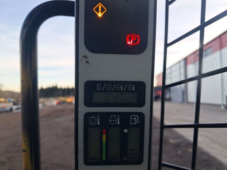 new-holland-l225-image-25