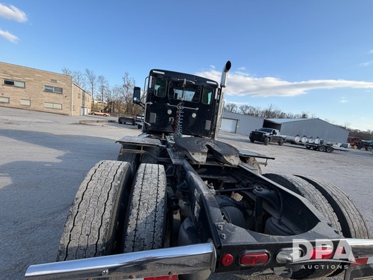 peterbilt-567-image-15