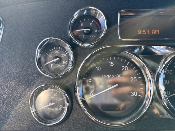 2012-peterbilt-389-image-83