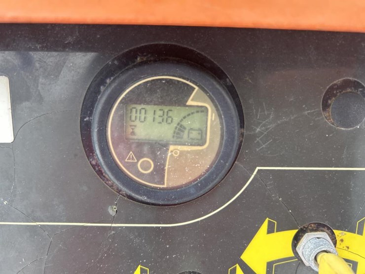 jlg-e300ajp-image-23