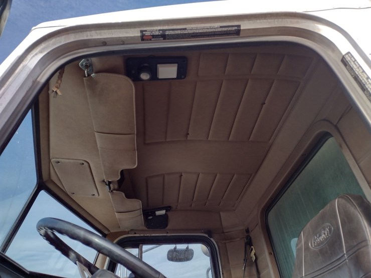 peterbilt-357-image-16