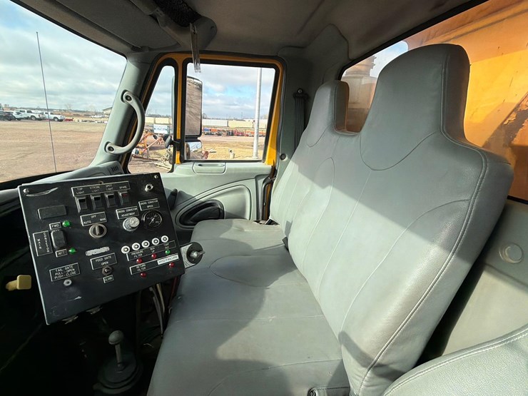 international-7400-image-30