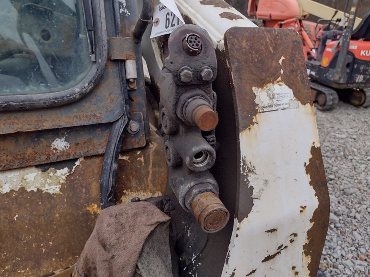 2004-bobcat-t300-image-15