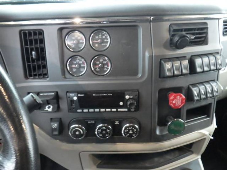peterbilt-579-image-20