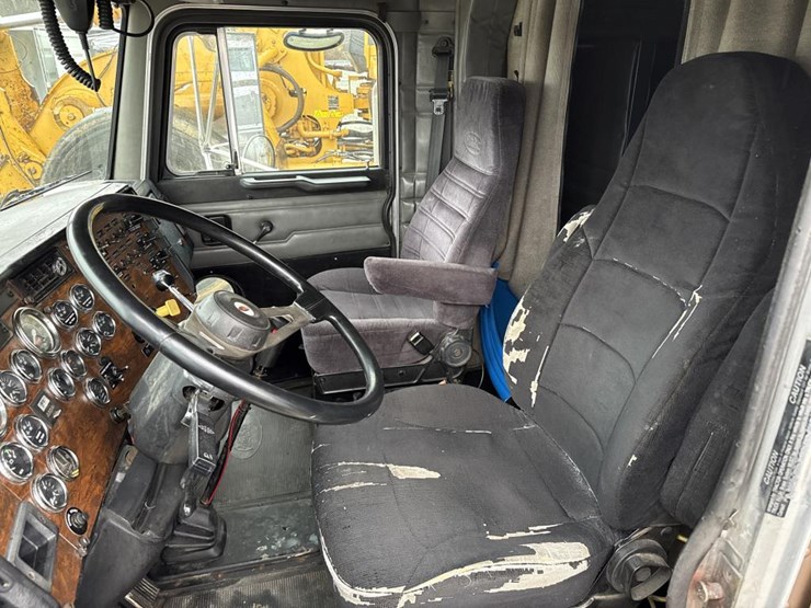 1999-peterbilt-379-image-77