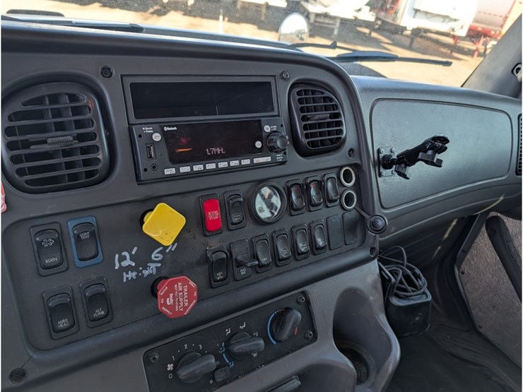 freightliner-108sd-image-34