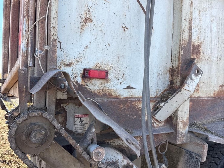 1988-peterbilt-377-image-26