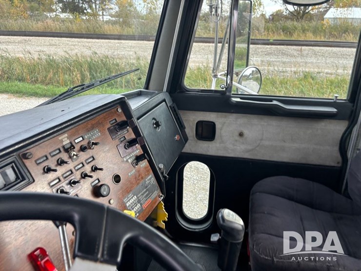 peterbilt-385-image-70