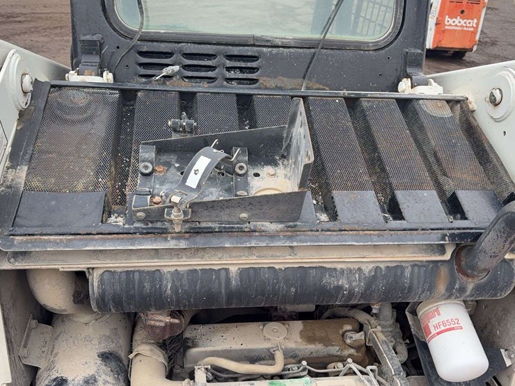 2007-bobcat-s130-image-15