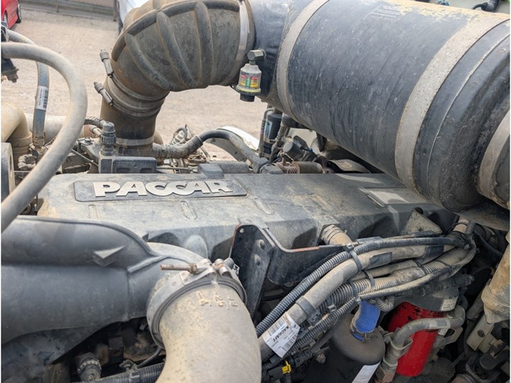 peterbilt-365-image-27