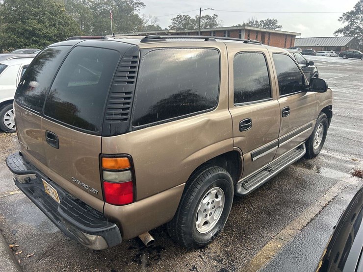2004-chevrolet-tahoe-image-4