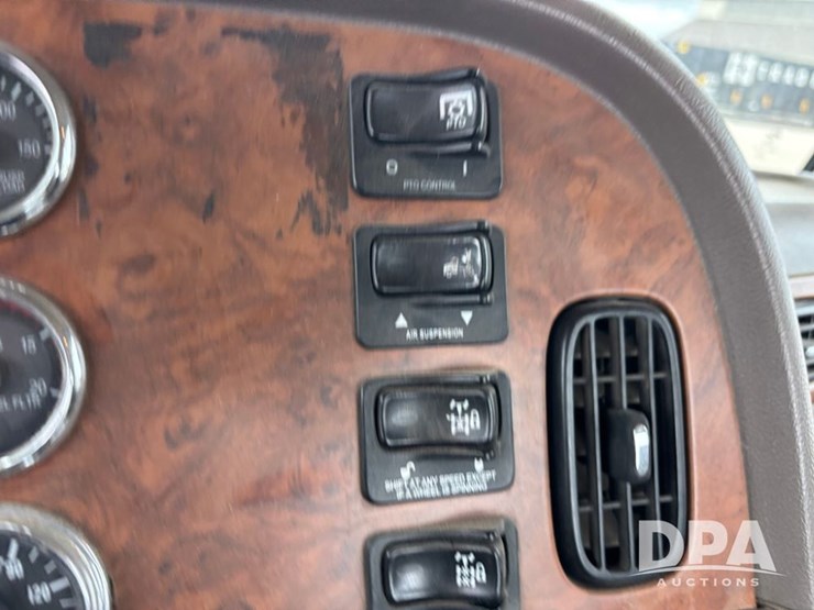 peterbilt-378-image-87