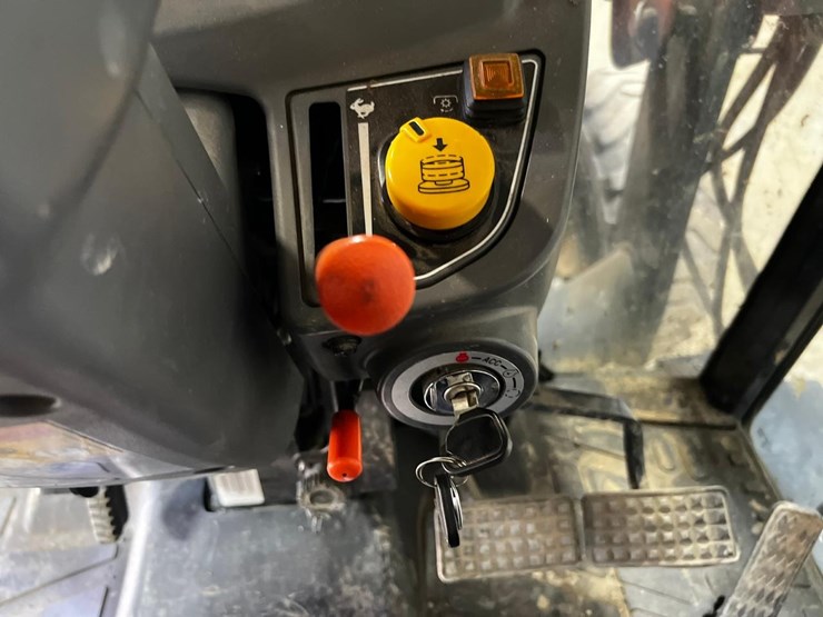 2017-massey-ferguson-1754-image-28