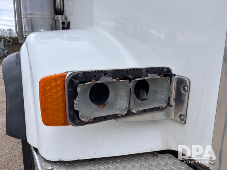 peterbilt-378-image-34