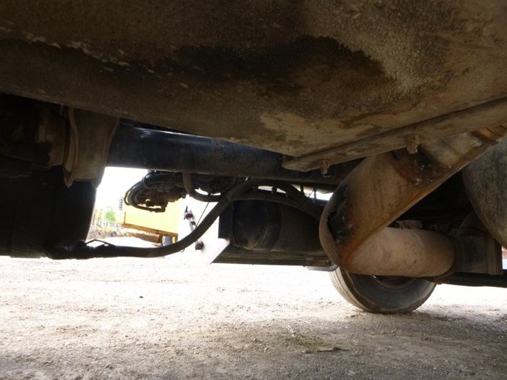 peterbilt-330-image-34