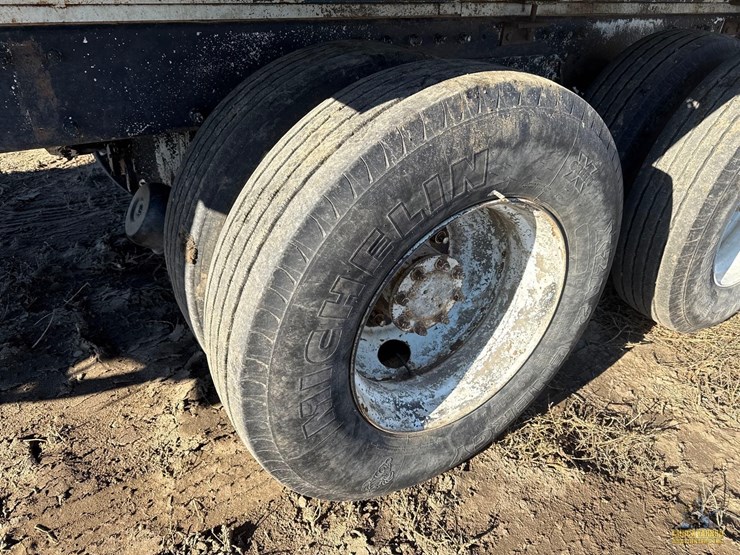 peterbilt-357-image-10